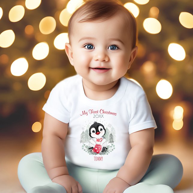 T-shirt Pour Bébé Mon premier pingouin de Noël Nom personnel (My First Christmas Penguin Personalized Name Baby T-Shirt)