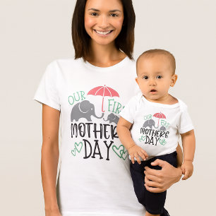 T-shirt Pour Bébé Notre premier éléphant et parapluie de fête des mè