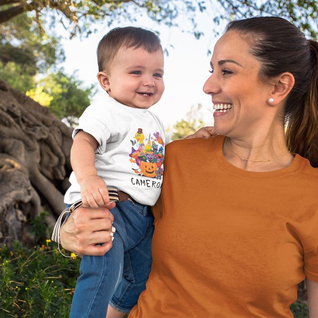 T-shirt Pour Bébé Pal de rue Sésame | Bonne Halloween (Kid wearing shirt)