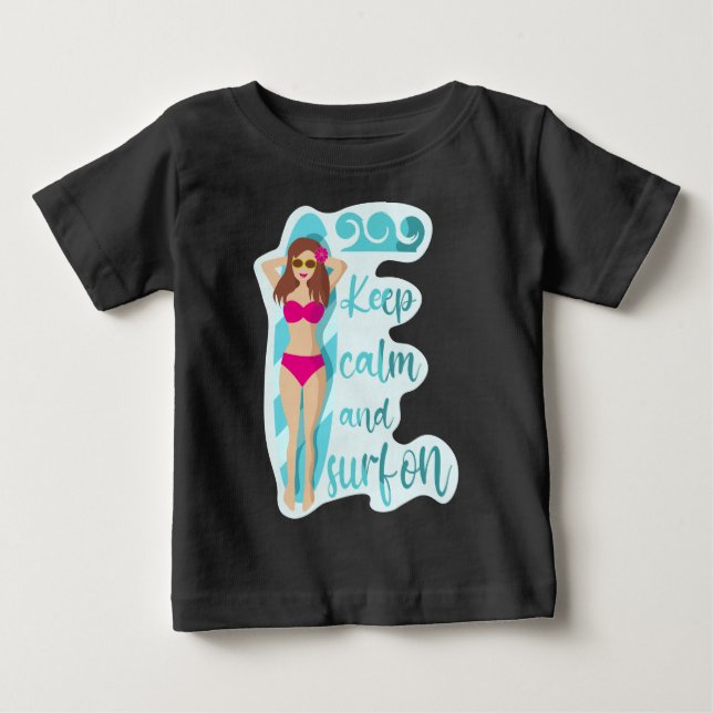 T-shirt Pour Bébé Restez calme et surf sur la brune fille (Devant)