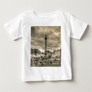 T-shirt Pour Bébé Touristes dans le carré de Trafalgar, Londres