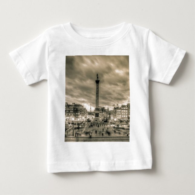 T-shirt Pour Bébé Touristes dans le carré de Trafalgar, Londres (Devant)