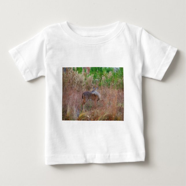 T-shirt Pour Bébé Un cerf dans l'herbe haute (Devant)