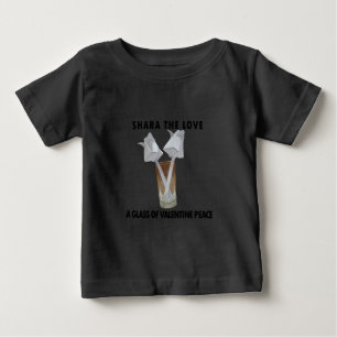 T-shirt Pour Bébé Un verre de paix valentine.