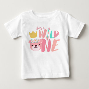 T-shirt Pour Bébé Une lionne sauvage et bébé de 1 an de la flèche  