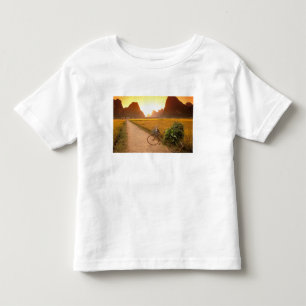 T-shirt Pour Les Tous Petits Chine, Guangxi. Yangzhou, Bicyclette à la campagne