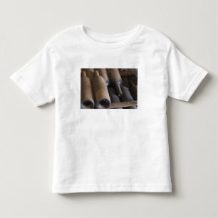 T-shirt Pour Les Tous Petits Détail de bouteilles poussiéreuses sur lattes en b