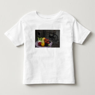 T-shirt Pour Les Tous Petits Italie, province de Brescia, Gargnano. Table avec 