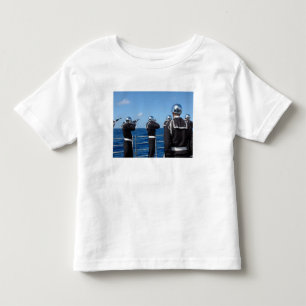 T-shirt Pour Les Tous Petits Les marins mettent le feu à un salut d'arme à fe