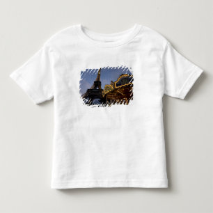 T-shirt Pour Les Tous Petits Manège près de la Tour Eiffel le soir,