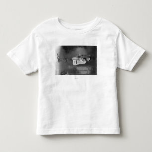 T-shirt Pour Les Tous Petits Portrait de joueur de baseball tenant la batte