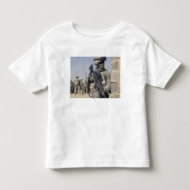 T-shirt Pour Les Tous Petits Soldat armé d'un MK-48 (Devant)