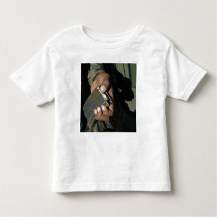 T-shirt Pour Les Tous Petits Un Marine charge des balles blanches