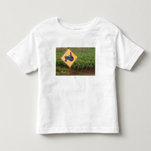 T-shirt Pour Les Tous Petits Un panneau de passage de tracteur jaune dans le vi