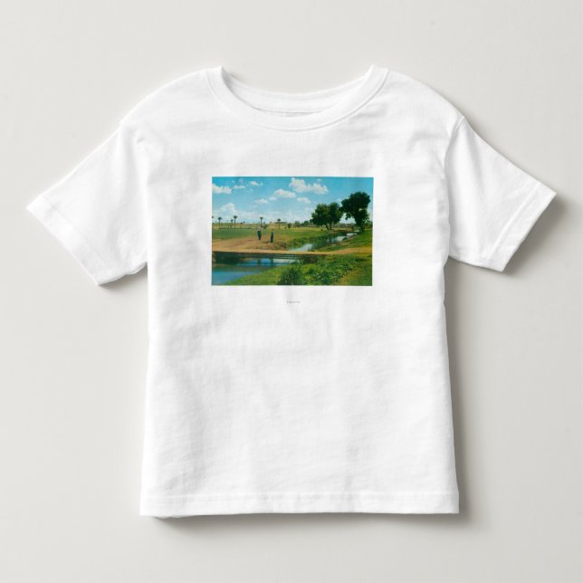 T-shirt Pour Les Tous Petits Vue de golfeur frappant la boule (Devant)