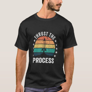 T-shirt Pousser Le Processus Pour Le Constructeur De Fusée