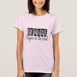 T-shirt Prenez garde des pumas sur la chemise de