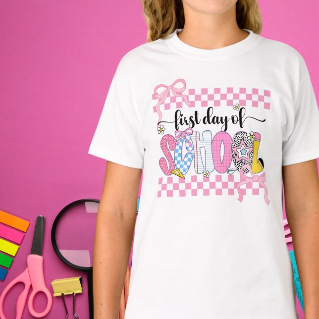 T-shirt Preppy First Day of School Checkered Coquette Bow  (Créateur téléchargé)