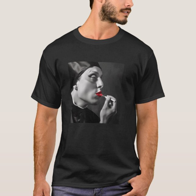 T-shirt prêtre rebelle avec rouge à lèvres, prêtre rebelle (Devant)
