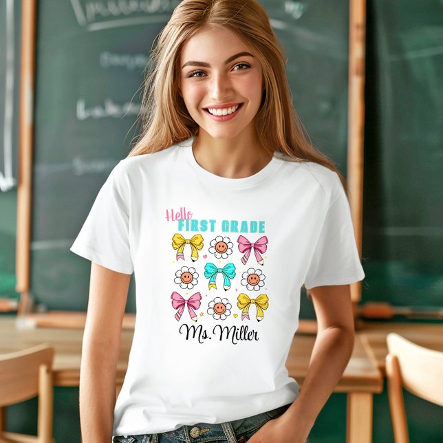 T-shirt Professeur Retour À L'École Cute Bow Nom Du Crayon (Teacher Back To School Cute Bow Pencil Name T-Shirt)