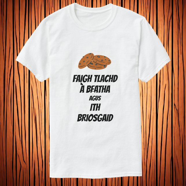 T-shirt profitez de la vie et mangez un biscuit en gaéliqu (Créateur téléchargé)