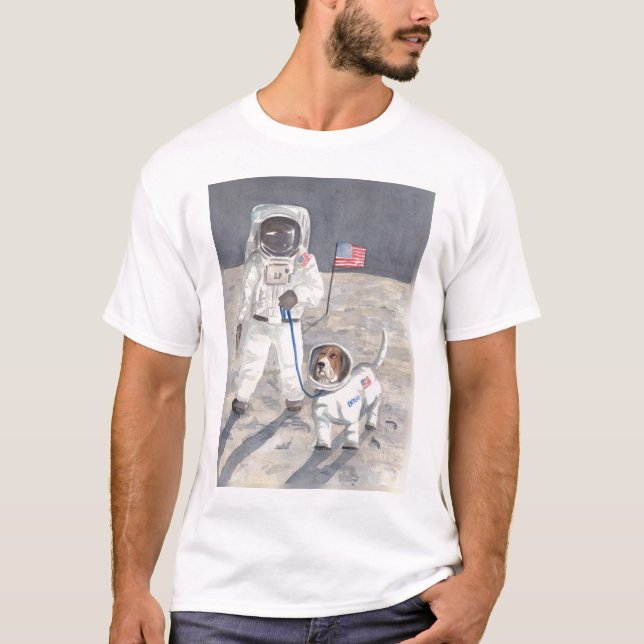 T-shirt Promenade de lune de basset (Devant)