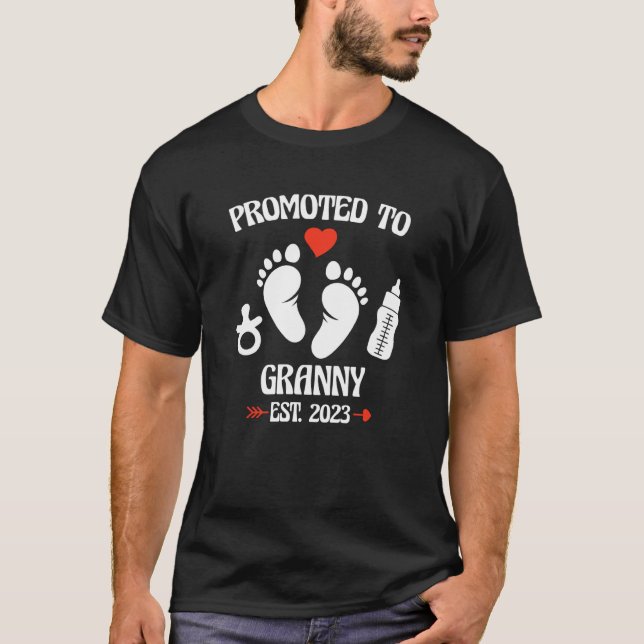 T-shirt Promoted To Granny 2023 First Time New Grandma Pre (Devant)