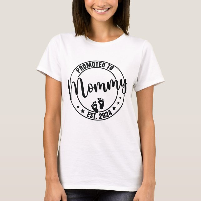 T-shirt Promu à Mommy Est 2024 Faire-part de grossesse (Devant)