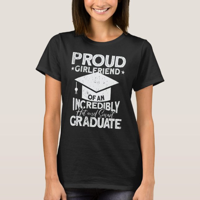 T-shirt Proud Girlfriend Of An Incredibly Hot And Smart Gr (Devant)
