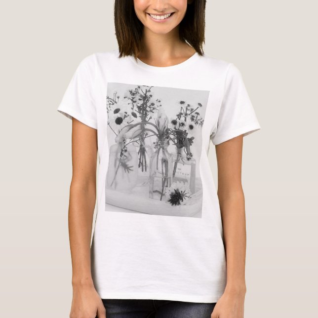 T-shirt Quatre Bouteilles Et Fleurs Blanches (Devant)