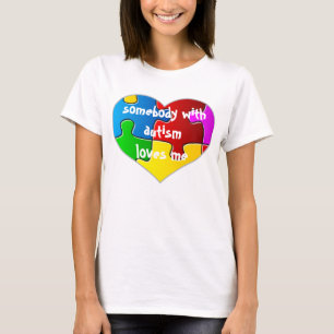 T-shirt Quelqu'un avec l'autisme m'aime