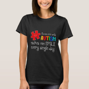 T-shirt Quelqu'Un Avec L'Autisme Me Fait Sourire Chaque Jo