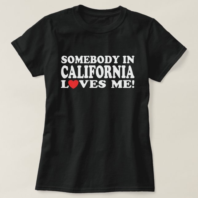 T-shirt Quelqu'Un En Californie M'Aime (Design devant)