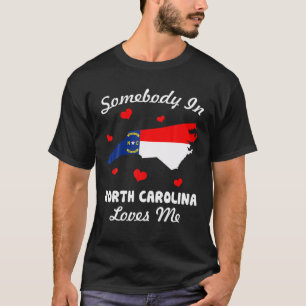 T-shirt Quelqu'Un En Caroline Du Nord M'Aime Drôle