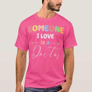 T-shirt Quelqu'Un Que J'Aime Est Docteur Docteur Docteur D