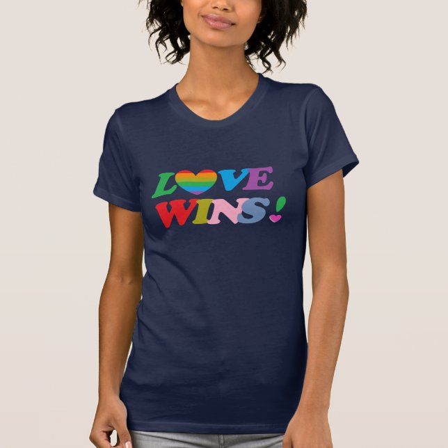 T-shirt Rainbow Love Wins Heart LGBT (Devant)