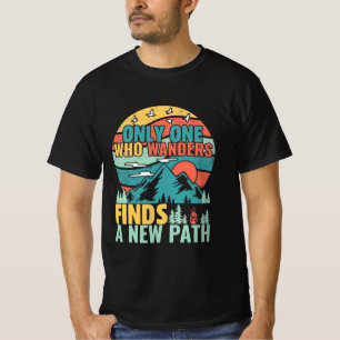 T-shirt Randonnée Qui Se Promène Trouve Un Nouveau Chemin
