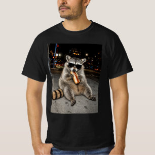 T-shirt Raton laveur cool mangeant un hot dog dans la vill