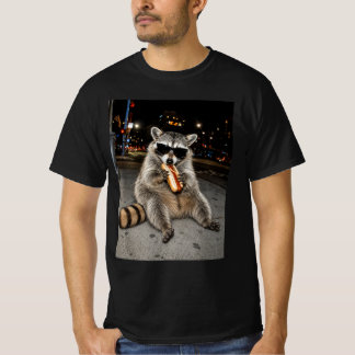 T-shirt Raton laveur cool mangeant un hot dog dans la vill