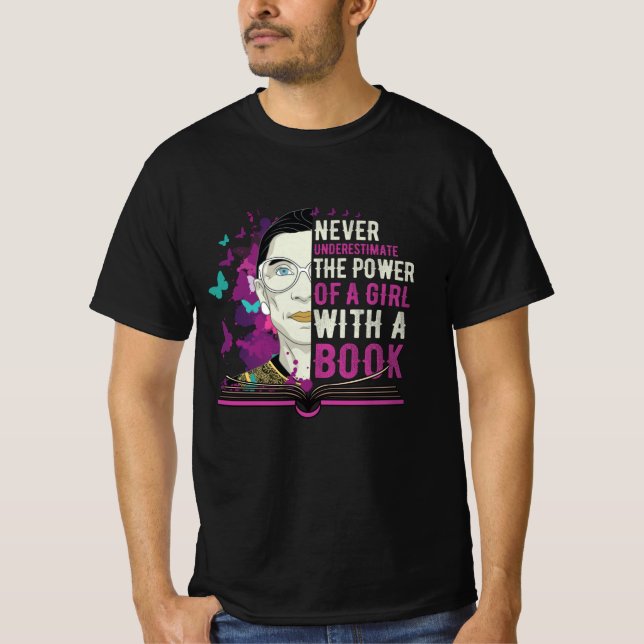 T-shirt RBG Ne sous-estime jamais la fille avec un livre (Devant)