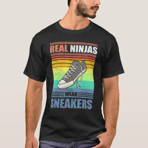 T-shirt Real Ninjas porter Basket chaussures Vintage pied 