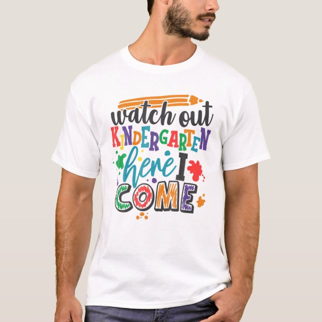 T-SHIRT REGARDEZ KINDERGARTEN ICI JE SUIS ENSEIGNANT (Devant)
