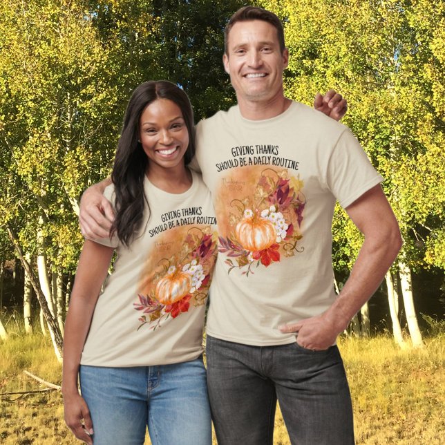 T-shirt Remerciements avec des feuilles d'automne Citrouil (Surprise your Thanksgiving guests with a holiday t-shirt. Change or remove the template text year.)