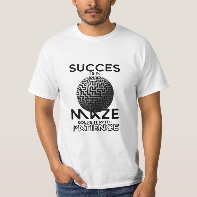T-shirt Résoudre le labyrinthe du succès avec patience (Devant)
