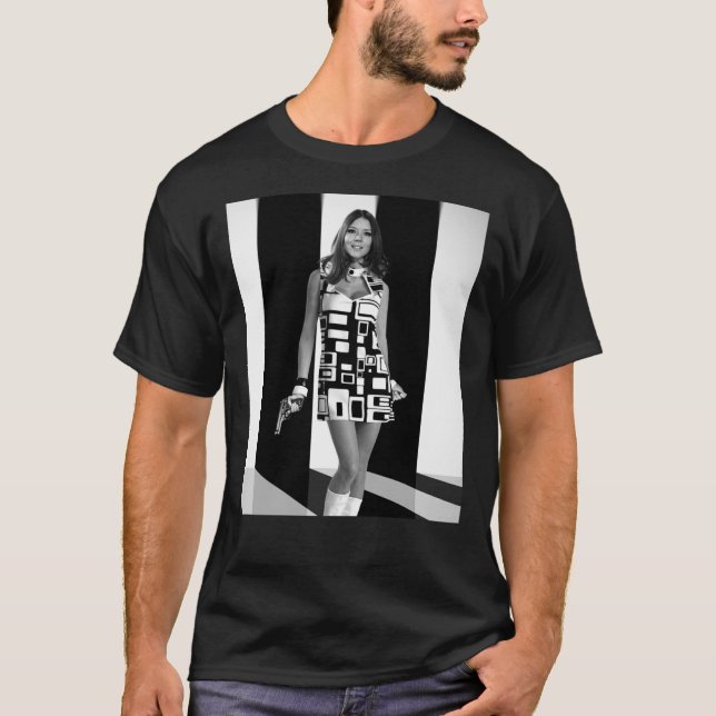T-shirt Rest In Peace Diana Rigg Essential  (Devant)