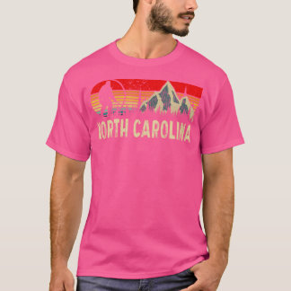 T-shirt Rétro Bigfoot Sun Mountains État De North Carolin