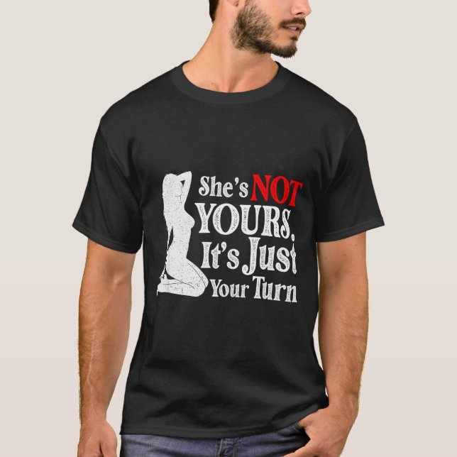 T-shirt Retro Funny Sarcastic She Is Not Yours It Is Just  (Devant)