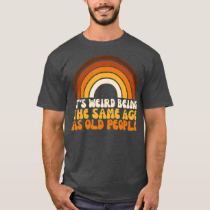 T-shirt Rétro Son Étrange Etre Le Même Âge Que Les Personn