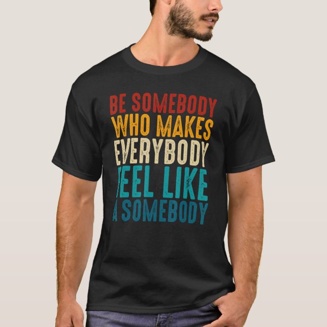 T-shirt Rétro Soyez Quelqu'Un Qui Fait Que Tout Le Monde S (Devant)