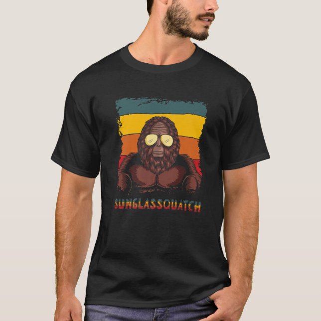 T-shirt Retro Sunglassquatch Funny Opticien Pied De Feu Av (Devant)